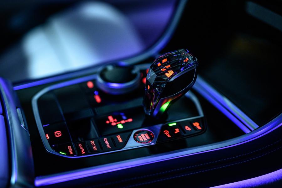 Детали интерьера BMW M850i xDrive Gran Coupe (G16) 2019 года  (JP) (фото 4 из 27)
